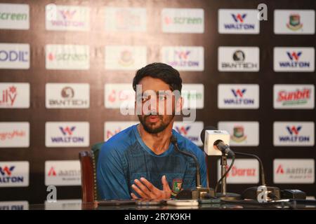 Bangladesch Batter Mominul Haque spricht auf einer Pressekonferenz nach dem Testspiel Bangladesch-Afghanistan am dritten Tag der Sher-e-Bangla Nationa Stockfoto