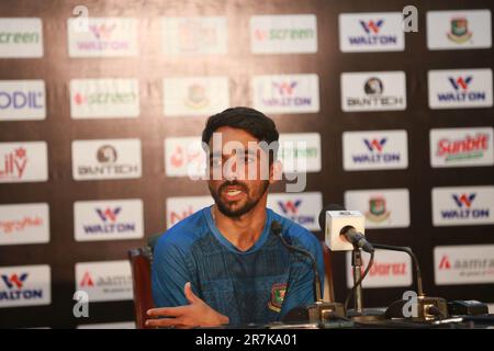 Bangladesch Batter Mominul Haque spricht auf einer Pressekonferenz nach dem Testspiel Bangladesch-Afghanistan am dritten Tag der Sher-e-Bangla Nationa Stockfoto