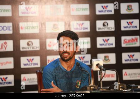 Bangladesch Batter Mominul Haque spricht auf einer Pressekonferenz nach dem Testspiel Bangladesch-Afghanistan am dritten Tag der Sher-e-Bangla Nationa Stockfoto