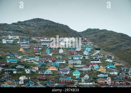 Grönländische Landschaften von Qaqortoq mit Foggy Weather Stockfoto