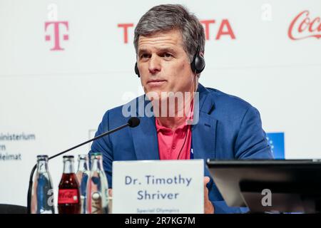 Berlin, Deutschland. 01. Januar 2000. Timothy Shriver, Chairman Special Olympics International, nimmt am 16. Juni 2023 an der Eröffnungskonferenz im Konferenzzentrum Messe Berlin Teil. Die Special Olympics Summer World Games beginnen am 17. Juni in Berlin. An den Berliner Spielen 2023 werden 7000 Lernbehinderte aus 190 Ländern teilnehmen. Es ist das größte Sportereignis des Jahres 2023. (Foto: Dominika Zarzycka/Sipa USA) Guthaben: SIPA USA/Alamy Live News Stockfoto