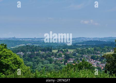 Blick von Kinver Edge in Richtung Dudley Castle und Black Country, Kinver, Staffordshire Stockfoto