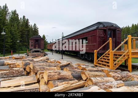 Lake Louise, ab, Kanada - August 2022; Blick auf den ehemaligen Speisewagen des Bahnhofs Lake Louise Stockfoto