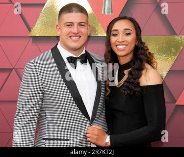 Kansas City, Missouri, USA. 15. Juni 2023. George Karlaftis betritt den roten Teppich bei der Zeremonie des Chief's Super Bowl Ring an der Union Station in Kansas City, Missouri. Jon Robichaud/CSM/Alamy Live News Stockfoto