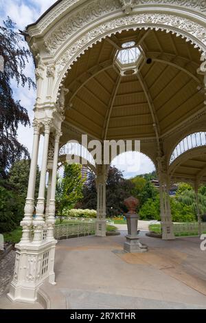 Park Colonnade (Sadová kolonáda) in Karlovy Vary (Carlsbad), Tschechische Republik. Stockfoto