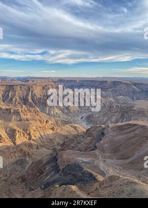 Der Fish River Canyon, Namibia, ist der zweitgrößte Canyon der Welt nach dem Grand Canyon in den USA Stockfoto