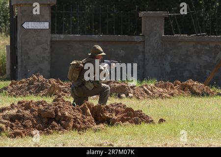 Nachbildungen der Krieg- und Friedenserneuerung in Folkestone Kent. Auf der fünftägigen Veranstaltung finden die größten Militärfahrzeuge der Welt statt. 19.07.2016 Stockfoto