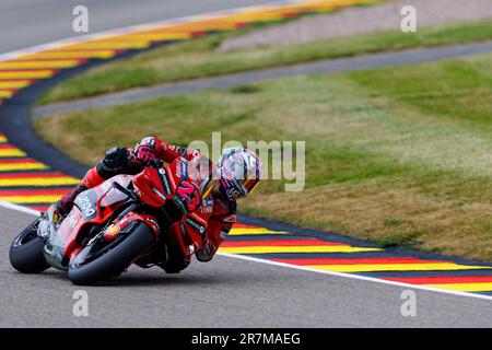 Sachsenring, Hohenstein-Ernstthal, Sachsen, Deutschland. 16. Juni 2023. 2023 Deutscher MotoGP, Freier Trainingstag; Nummer 23 Ducati Lenovo Teamreiterin Enea Bastianini während der Übung 2 beim deutschen MotoGP Credit: Action Plus Sports/Alamy Live News Stockfoto