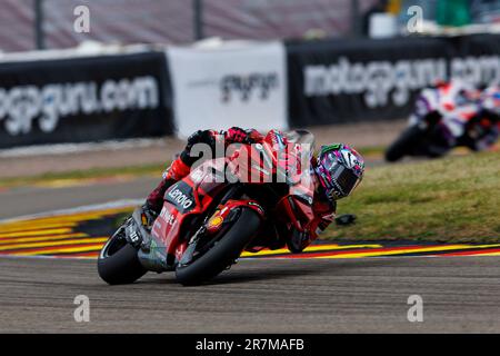 Sachsenring, Hohenstein-Ernstthal, Sachsen, Deutschland. 16. Juni 2023. 2023 Deutscher MotoGP, Freier Trainingstag; Nummer 23 Ducati Lenovo Teamreiterin Enea Bastianini während der Übung 2 beim deutschen MotoGP Credit: Action Plus Sports/Alamy Live News Stockfoto