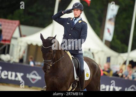 16. Juni 2023, Niedersachsen, Luhmühlen: Pferdesport/Eventing: Deutsche Meisterschaft, Dressage, Gruppe 2. Der Deutsche Jerome Robine tritt mit seinem Pferd „Black Ice“ in der Dressage Arena gegeneinander an. Foto: Gregor Fischer/dpa Stockfoto