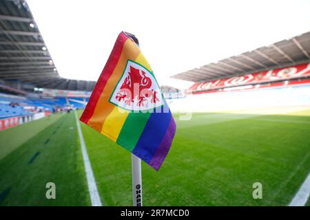 Cardiff, Großbritannien. 16. Juni 2023. Cardiff, Wales, Juni 16. 2023: Details einer Eckflagge vor dem Fußballspiel der UEFA 2024 European Qualifiers zwischen Wales und Armenien im Cardiff City Stadium in Cardiff, Wales. (James Whitehead/SPP) Kredit: SPP Sport Press Photo. Alamy Live News Stockfoto