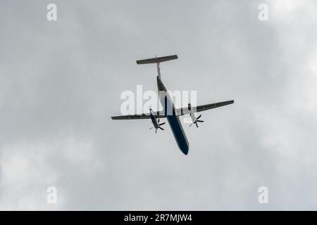 Zürich, Schweiz, 2. Mai 2023 9A-CQC Croatia Airlines Bombardier Dash8-Q402 Turboprop-Flugzeug startet von Landebahn 28 Stockfoto