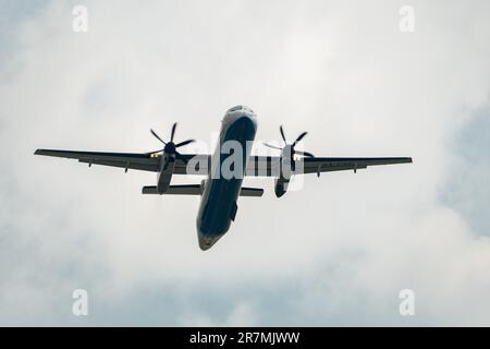 Zürich, Schweiz, 2. Mai 2023 9A-CQC Croatia Airlines Bombardier Dash8-Q402 Turboprop-Flugzeug startet von Landebahn 28 Stockfoto