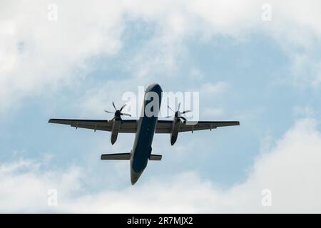 Zürich, Schweiz, 2. Mai 2023 9A-CQC Croatia Airlines Bombardier Dash8-Q402 Turboprop-Flugzeug startet von Landebahn 28 Stockfoto