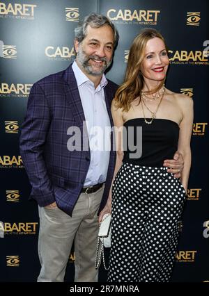 London, Großbritannien. 15. Juni 2023. Judd Apatow und Leslie Mann sahen, wie sie an einer Galaabend für "Cabaret at the Kit Kat Club" in London teilnahmen. Kredit: SOPA Images Limited/Alamy Live News Stockfoto