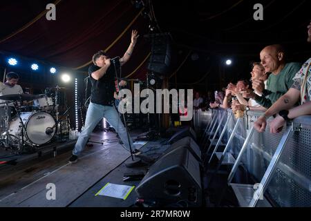 Bergen, Norwegen. 15. Juni 2023. Die schottische Rockband Twin Atlantic führt während des norwegischen Musikfestivals Bergenfest 2023 in Bergen ein Live-Konzert auf. (Foto: Gonzales Photo/Alamy Live News Stockfoto