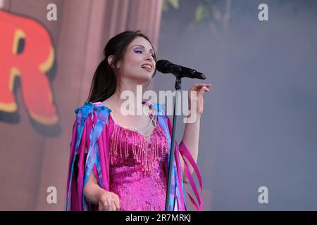 Newport, Großbritannien. 16. Juni 2023. „Disco Queen“, englische Sängerin, Songwriterin und Model Sophie Michelle Ellis-Bextor, live auf der Bühne des Isle of Wight Festivals in Newport. Kredit: SOPA Images Limited/Alamy Live News Stockfoto