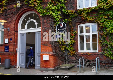 AARHUS, DÄNEMARK -25. AUGUST 2022 - Blick auf den Campus der Aarhus-Universität (AU), der zweitältesten und größten Universität Dänemarks. Stockfoto