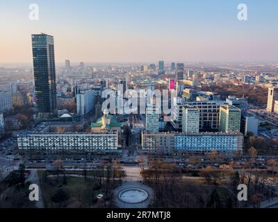 Skyline des Stadtzentrums bei Sonnenuntergang, Warschau, Masowisches Woiwodschaft, Polen Stockfoto