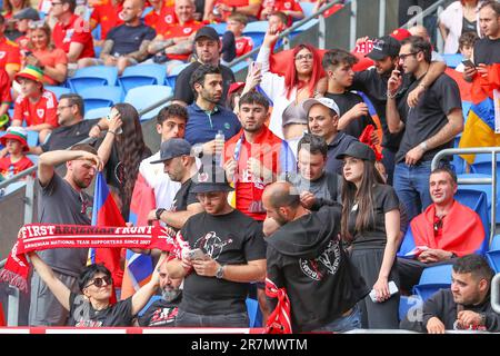 Cardiff, Großbritannien. 20. November 2022. Armenische Fans setzen sich vor dem UEFA Euro Qualifiers-Spiel Wales gegen Armenien im Cardiff City Stadium, Cardiff, Großbritannien, 16. Juni 2023 (Foto von Gareth Evans/News Images) in Cardiff, Großbritannien, am 11./20. Juni 2022. (Foto: Gareth Evans/News Images/Sipa USA) Guthaben: SIPA USA/Alamy Live News Stockfoto