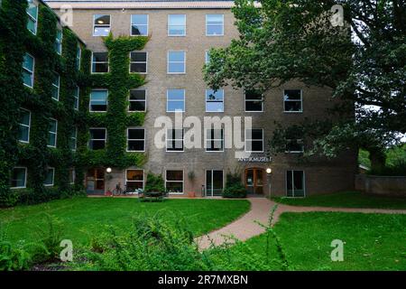 AARHUS, DÄNEMARK -25. AUGUST 2022 - Blick auf den Campus der Aarhus-Universität (AU), der zweitältesten und größten Universität Dänemarks. Stockfoto