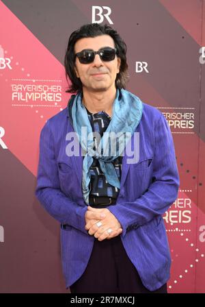 München, Deutschland. 16. Juni 2023. Regisseur Fatih Akin kommt zum Prinzregententheater für die Verleihung des Bayerischen Filmpreises. Kredit: Felix Hörhager/dpa/Alamy Live News Stockfoto