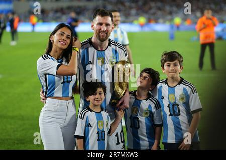 Lionel Messi Weltmeister und seine Familie Stockfoto