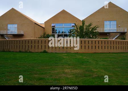 AARHUS, DÄNEMARK -25. AUGUST 2022 - Blick auf den Campus der Aarhus-Universität (AU), der zweitältesten und größten Universität Dänemarks. Stockfoto