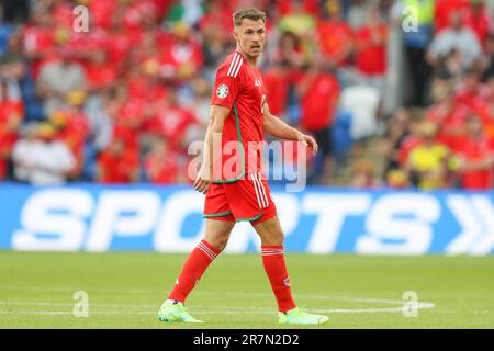 Aaron Ramsey #10 of Wales während des UEFA Euro Qualifiers Match Wales gegen Armenien im Cardiff City Stadium, Cardiff, Großbritannien, 16. Juni 2023 (Foto: Gareth Evans/News Images) Stockfoto