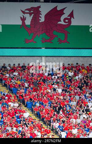 Cardiff, Großbritannien. 16. Juni 2023. Walisische Fans sind anwesend. Wales gegen Armenien am 16. Juni 2023 in einem UEFA EURO 2024 Qualifier im Cardiff City Stadium. Kredit: Lewis Mitchell/Alamy Live News Stockfoto