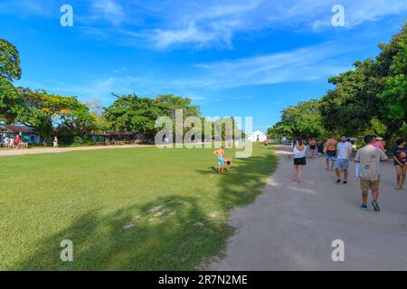 Trancoso, Stadtteil Porto Seguro, BA, Brasilien - 06. Januar 2023: Quadrado von Trancoso, ein Freiluftplatz, berühmtes Touristenziel. Stockfoto