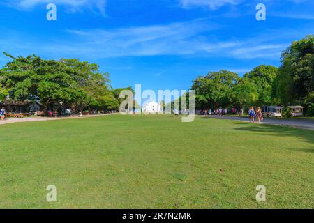 Trancoso, Stadtteil Porto Seguro, BA, Brasilien - 06. Januar 2023: Quadrado von Trancoso, ein Freiluftplatz, berühmtes Touristenziel. Stockfoto