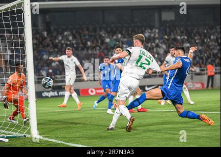 Athen, Griechenland. 16. Juni 2023. 12 NATHAN COLLINS aus der Republik Irland trifft während des UEFA-Spiels DER GRUPPE B in der qualifizierenden UEFA-RUNDE 2024 zwischen Griechenland und der Republik Irland am 16. Mai 2023 in Athen (Griechenland) in der OPAP-Arena. Kredit: Unabhängige Fotoagentur/Alamy Live News Stockfoto