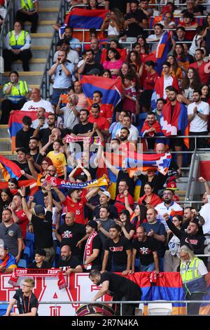 Cardiff, Großbritannien. 16. Juni 2023. Cardiff, Wales, Juni 16. 2023: Armenische Fans während des Fußballspiels der UEFA 2024 European Qualifiers zwischen Wales und Armenien im Cardiff City Stadium in Cardiff, Wales. (James Whitehead/SPP) Kredit: SPP Sport Press Photo. Alamy Live News Stockfoto