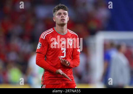 Cardiff, Großbritannien. 20. November 2022. Neco Williams #3 of Wales applaudiert den Heimfans nach dem UEFA Euro Qualifiers-Spiel Wales gegen Armenien im Cardiff City Stadium, Cardiff, Großbritannien, 16. Juni 2023 (Foto von Gareth Evans/News Images) in Cardiff, Großbritannien, am 11./20. Juni 2022. (Foto: Gareth Evans/News Images/Sipa USA) Guthaben: SIPA USA/Alamy Live News Stockfoto