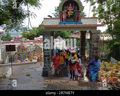 palani Hügel, palani murugan Tempel, palani Tempel, Geschäfte in palani, Tonsuring Head in palani, Tonsuring Angebot in Palany, Tempel tamilnadu, hindu, muruga Stockfoto