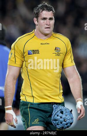 James Horwill, australischer Kapitän, reflektiert über die Niederlage seiner Mannschaft gegenüber Neuseeland im zweiten Halbfinalspiel der Rugby-Weltmeisterschaft 2011, Eden Park, Auckland, Neuseeland, Sonntag, 16. Oktober 2011. Stockfoto