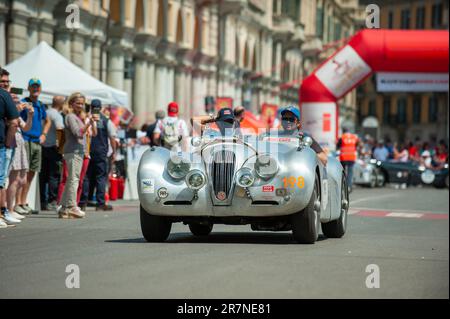 „Mille Miglia 2023: Speed, Heritage, and Automotive Excellence“ Stockfoto