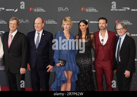 Monaco, Monaco. 17. Juni 2023. Prinz Albert II. Von Monaco ) hält mit den Mitgliedern der Fiction Jury John Goodman, Sara Mortensen, Francesca Chillemi, Shane West und Frank Spotnitz während der Eröffnung des roten Teppichs während des 62. Monte Carlo TV Festivals am 16. Juni 2023 in Monte-Carlo, Monacopicture & Copyright © Thierry CARPICO/ATP images (CARPATP/Credit): SPP Sport Press Photo (SPP Sport Presse Foto). Alamy Live News Stockfoto