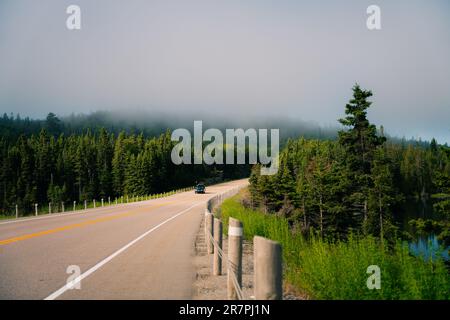 Trans Canada Highway entlang der Ostküste des Superior Lake. Hochwertiges Foto Stockfoto