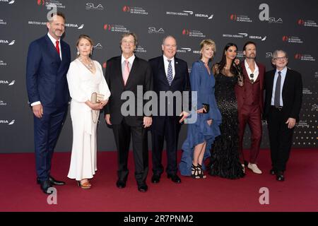 Checy, Frankreich. 17. Juni 2023. Prinz Albert II. Von Monaco (4. l) hält mit den Mitgliedern der Fiction Jury (L-R) Marcus Ammon, Camilla Rydbacken, John Goodman, Sara Mortensen, Francesca Chillemi, Shane West und Frank Spotnitz besuchen den roten Teppich beim Monte Carlo TV Festival 62. am 16. Juni 2023 in Monte-Carlo, Monaco. Foto: David Niviere/ABACAPRESS.COM Kredit: Abaca Press/Alamy Live News Stockfoto