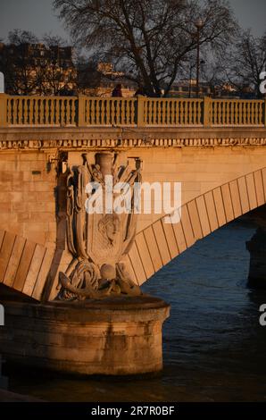 Paris, Frankreich 03.25.2017: Steinbrücken über die seine in Paris Stockfoto