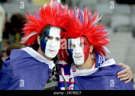 Fans erwarten den Start des Finales der Neuseeland gegen Frankreich Rugby-Weltmeisterschaft im Eden Park, Auckland, Neuseeland, Sonntag, den 23. Oktober, 2011. Stockfoto