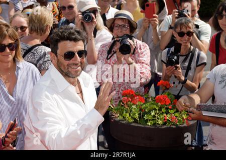 Cabourg, Frankreich. 16. Juni 2023. Patrick Bruel besucht das Cabourg Film Festival 37. am 16. Juni 2023 in Cabourg, Frankreich. Kredit: Bernard Menigault/Alamy Live News Stockfoto