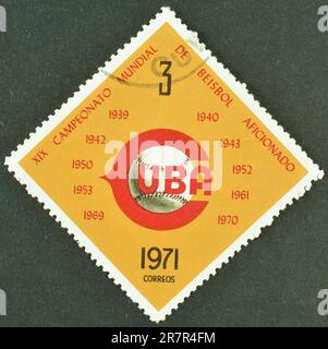 Von Kuba gedruckte Briefmarke, die WM Emblem zeigt, um die Baseball-Weltmeisterschaft der Amateure, etwa 1971. Stockfoto