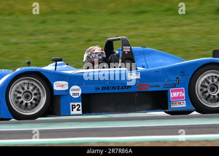 Scarperien, 2. April 2023: Lola B2K40, Jahr 2000 in Aktion während des Mugello Classic 2023 auf dem Mugello Circuit in Italien. Stockfoto