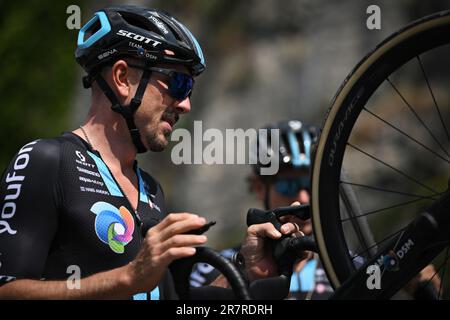 Durbuy, Belgien. 17. Juni 2023. Deutscher John Degenkolb vom Team DSM, abgebildet zu Beginn der Stufe 4 des Radrennen der Baloise Belgium Tour, von und nach Durbuy (172, 6 km) am Samstag, den 17. Juni 2023. BELGA FOTO DAVID STOCKMAN Kredit: Belga News Agency/Alamy Live News Stockfoto