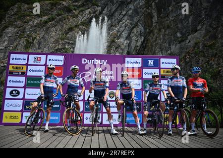 Durbuy, Belgien. 17. Juni 2023. Soudal Quick-Step Rider zu Beginn der Stufe 4 des Radrennens Baloise Belgium Tour, von und nach Durbuy (172, 6 km) am Samstag, den 17. Juni 2023. BELGA FOTO DAVID STOCKMAN Kredit: Belga News Agency/Alamy Live News Stockfoto