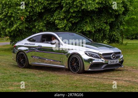 2018 Silber verchromter Mercedes-Benz AMG C 63 S Premium Auto C63 AMG V8 Biturbo SPEEDSHIFT MCT Auto Start/Stop ; eine Reihe seltener, aufregender und ungewöhnlicher Fahrzeugliebhaber und Besucher auf der Worden Park Motor Village Showcase, Leyland Festival, Großbritannien Stockfoto