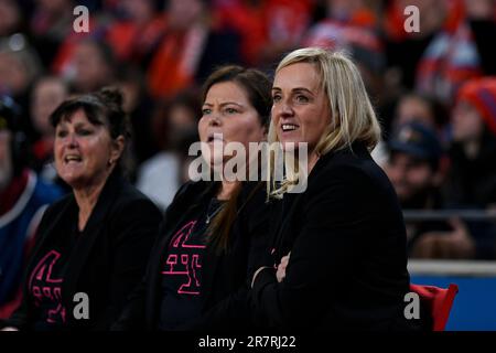 17. Juni 2023; Ken Rosewall Arena, Sydney, NSW, Australien: Suncorp Super Netball, New South Wales Swifts versus Adelaide Thunderbirds; Tracey Neville Assistenztrainer und Trainerin Tania Obst von den Adelaide Thunderbirds während des Spiels Stockfoto